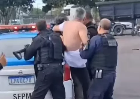 Manifestação de petroleiros em greve em frente à Refinaria Duque de Caxias, na Baixada Fluminense, durante ato da categoria, tem denúncia de agressões policiais