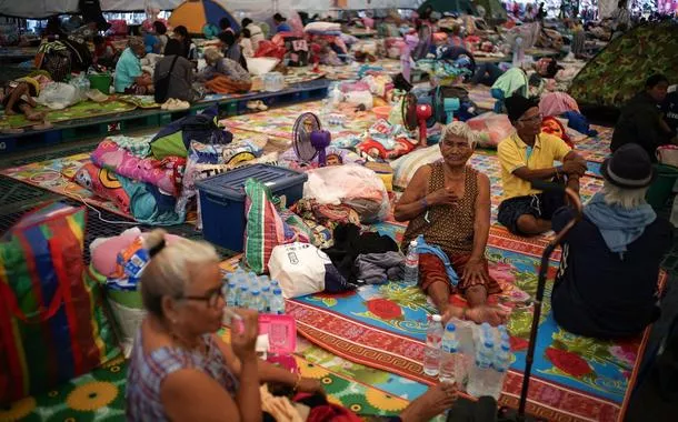 Pessoas desalojadas em abrigo na Tailândia - 9/12/2025   
