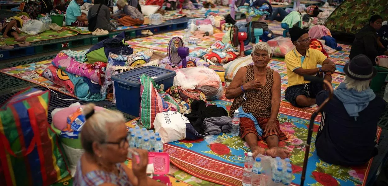 Pessoas desalojadas em abrigo na Tailândia - 9/12/2025   