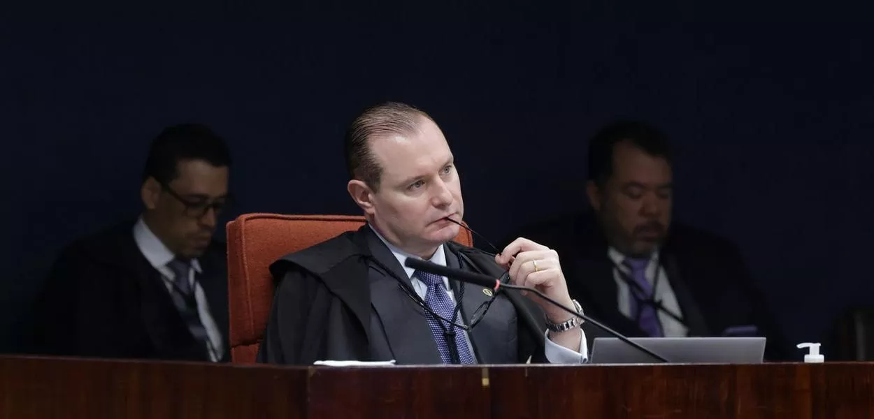O ministro do STF Cristiano Zanin no julgamento da Ação Penal 2693, referente ao núcleo 2 da trama golpista, na Primeira Turma da Corte, em 16 de dezembro de 2025