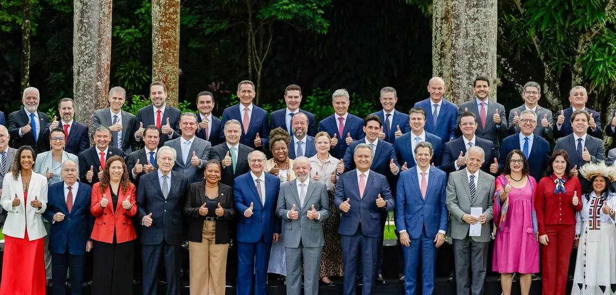 Lula durante reunião ministerial