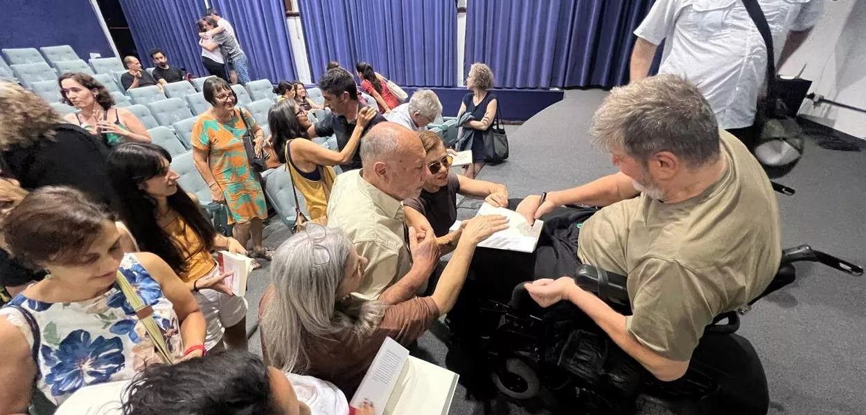 “Minha missão é defender a democracia”, diz Marcelo Rubens Paiva em Buenos Aires