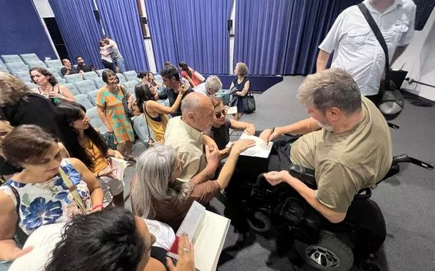 “Minha missão é defender a democracia”, diz Marcelo Rubens Paiva em Buenos Aires