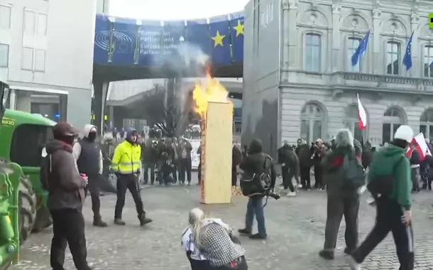 Bruxelas registra protesto violento contra acordo entre União Europeia e Mercosul