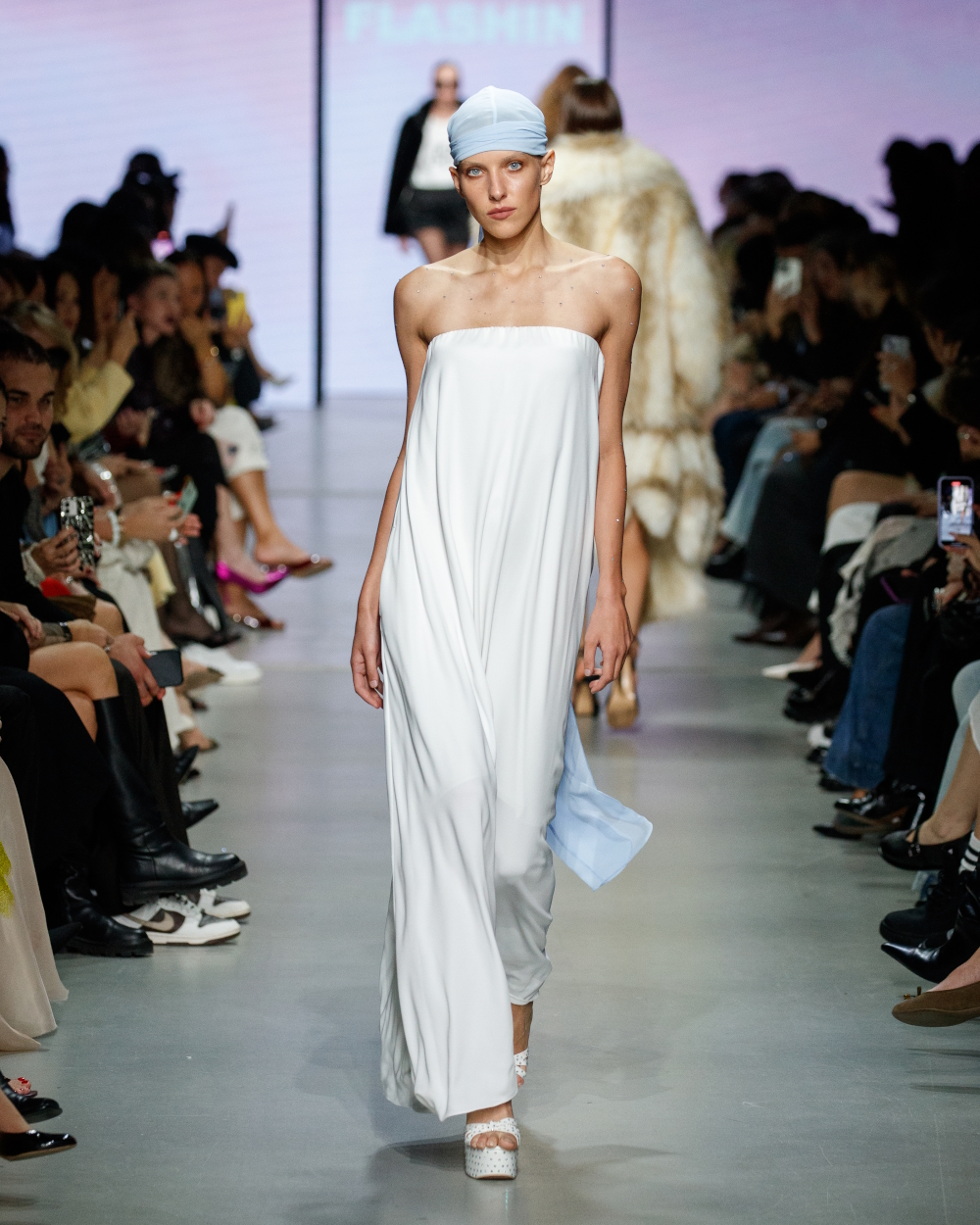 Guia da Semana de Moda de Moscou para se vestir perfeitamente para festas: Looks chiques, ousados e inesquecíveis