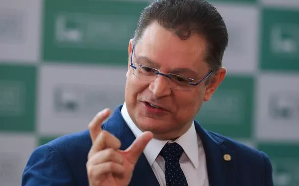 Aleluia! Sóstenes acordou com a PF na porta