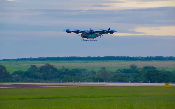 Carro voador da Embraer faz primeiro voo