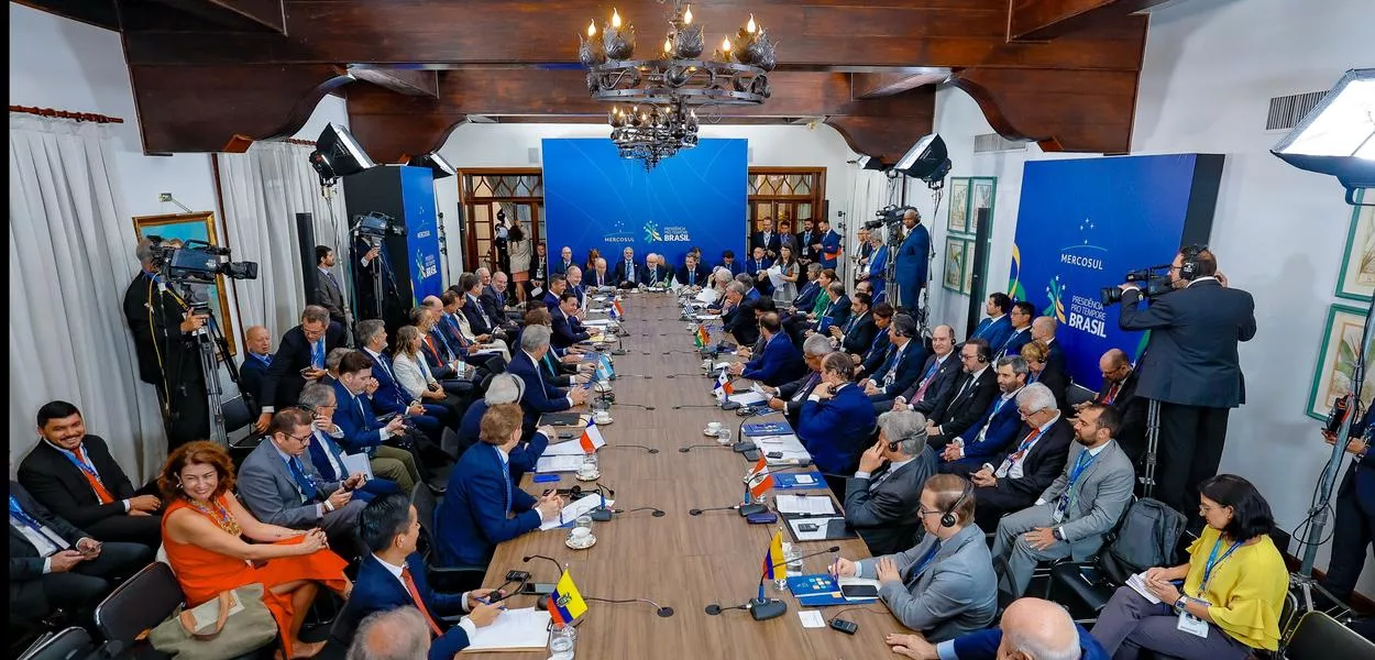 Presidente da República, Luiz Inácio Lula da Silva, sessão Plenária da Cúpula de Presidentes e Chefes de Delegação dos Estados Partes do Mercosul e dos Estados Associados. Belmond Hotel Cataratas, Foz do Iguaçu - PR.Foto: Ricardo Stuckert / PR