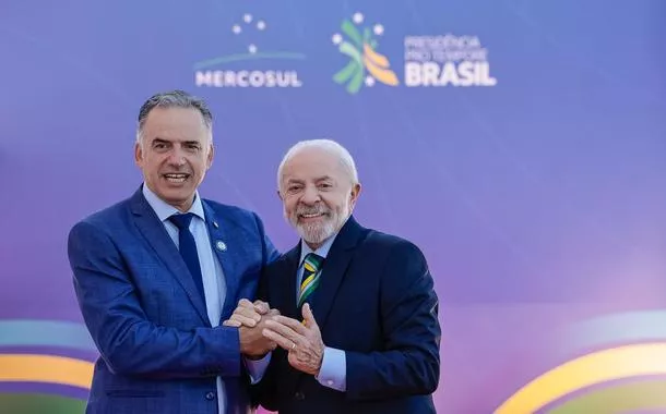 20/12/2025 - O presidente do Uruguai, Yamandú Orsi, e o presidente Luiz Inácio Lula da Silva, em Foz do Iguaçu-PR, na Cúpula do Mercosul