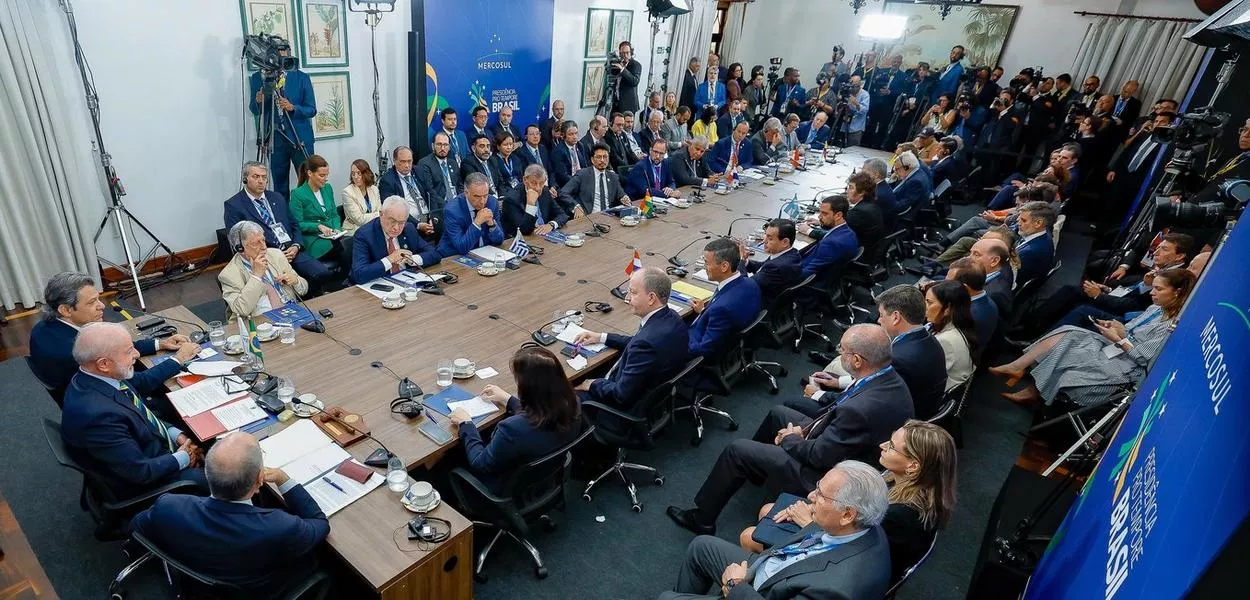 Presidente Lula durante sessão Plenária da Cúpula de Presidentes e Chefes de Delegação do Mercosul