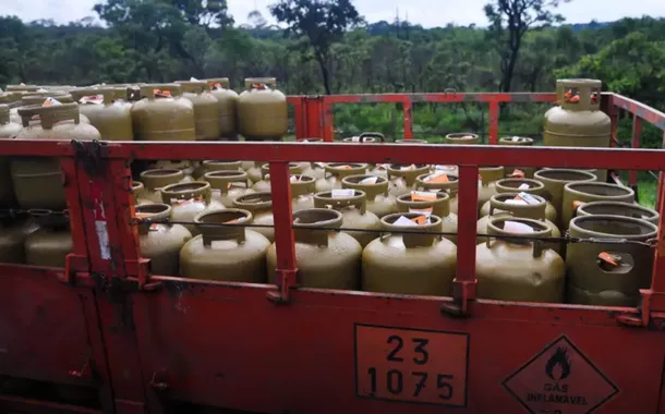 Auxílio gás é pago a beneficiários nesta segunda; em dezembro 4,4 milhões de pessoas serão contempladas