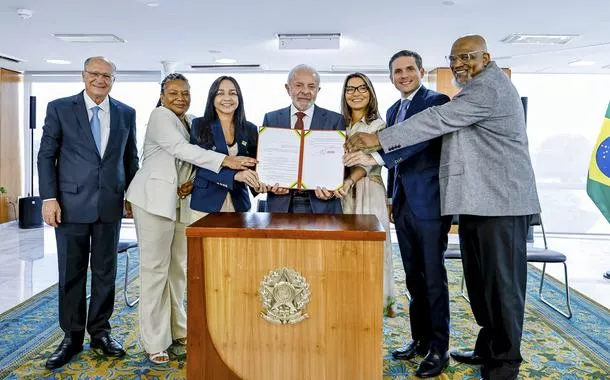 23.12.2025 - Presidente da República, Luiz Inácio Lula da Silva, durante cerimônia de assinatura do decreto que dispõe sobre o reconhecimento, a valorização e a promoção da cultura gospel como manifestação cultural nacional. Palácio do Planalto. Brasília (DF) - BrasilFoto: Ricardo Stuckert / PR
