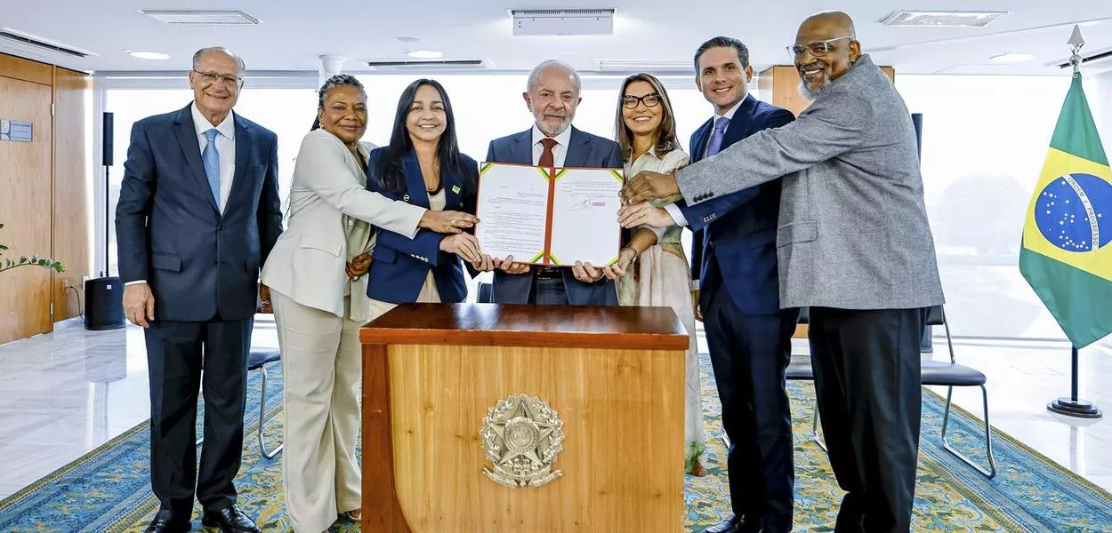 23.12.2025 - Presidente da República, Luiz Inácio Lula da Silva, durante cerimônia de assinatura do decreto que dispõe sobre o reconhecimento, a valorização e a promoção da cultura gospel como manifestação cultural nacional. Palácio do Planalto. Brasília (DF) - BrasilFoto: Ricardo Stuckert / PR
