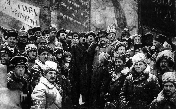 Lenin, Trotsky e Kamenev comemorando o segundo aniversário da Revolução de Outubro, em 7 de novembro de 1919