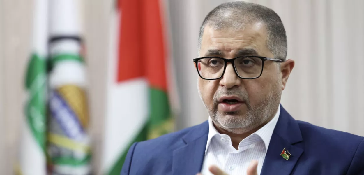 Basem Naim, alto funcionário do Hamas em Gaza, fala durante uma entrevista à Reuters em Istambul, Turquia, em 16 de outubro de 2024