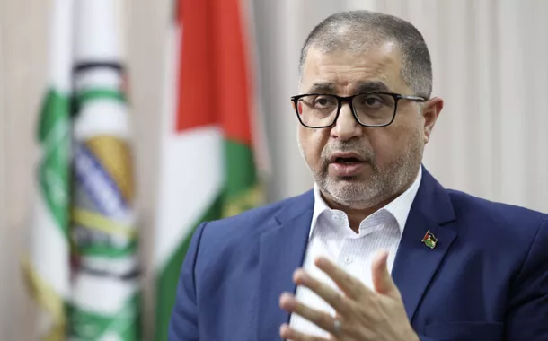Basem Naim, alto funcionário do Hamas em Gaza, fala durante uma entrevista à Reuters em Istambul, Turquia, em 16 de outubro de 2024