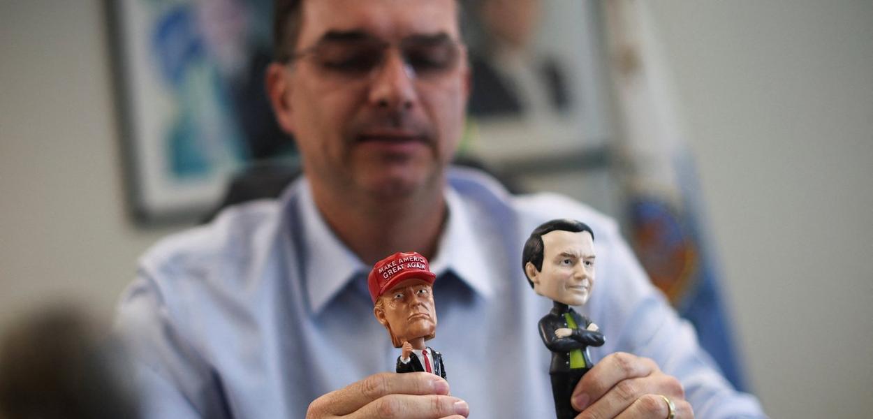 Visando aproximao com direita internacional , Flávio Bolsonaro inicia pré - campanha com viagem a Israel