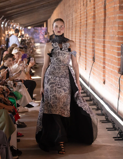 Guia da Semana de Moda de Moscou para se vestir perfeitamente para festas: Looks chiques, ousados ​​e inesquecíveis