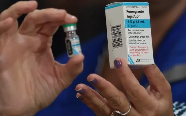 Ampola de fomepizol, medicamento utilizado pcntra intoxação por metanol.
