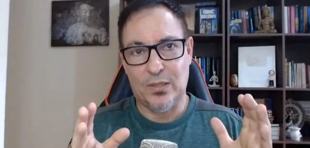 Previsões para 2026: astrólogo Carlos Harmitt aponta ano tenso na política e no mundo