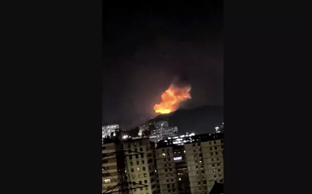 Coluna de fumaça e explosões assustam Caracas; sul da capital fica sem energia