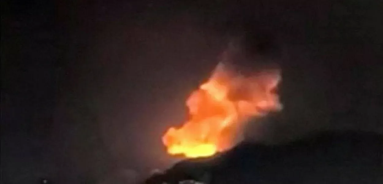 Fogo e fumaça são vistos em diversas regiões de Caracas