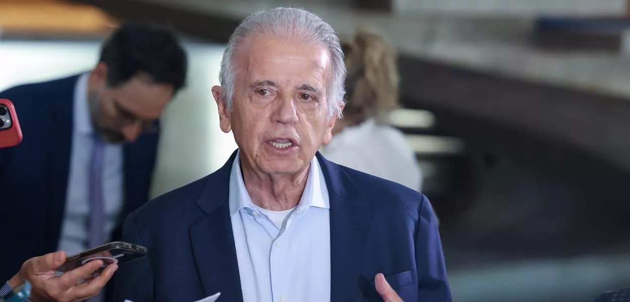 Brasília (DF) - 03/01/2026 – Ministro da Defesa, José Múcio, fala da invasão americana à Venezuela durante coletiva de imprensa