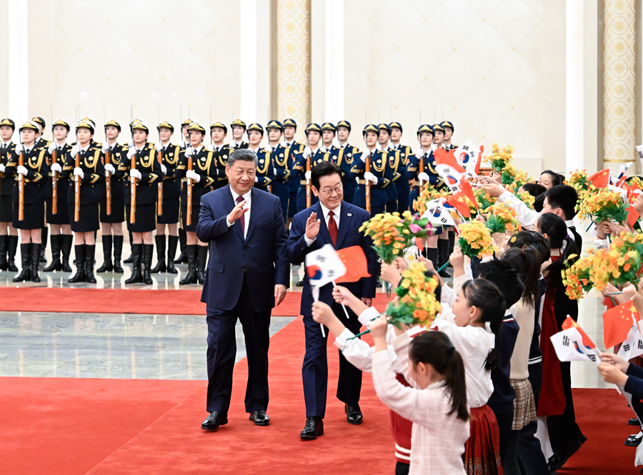 Xi Jinping e Lee Jae-myung se reúnem em Beijing