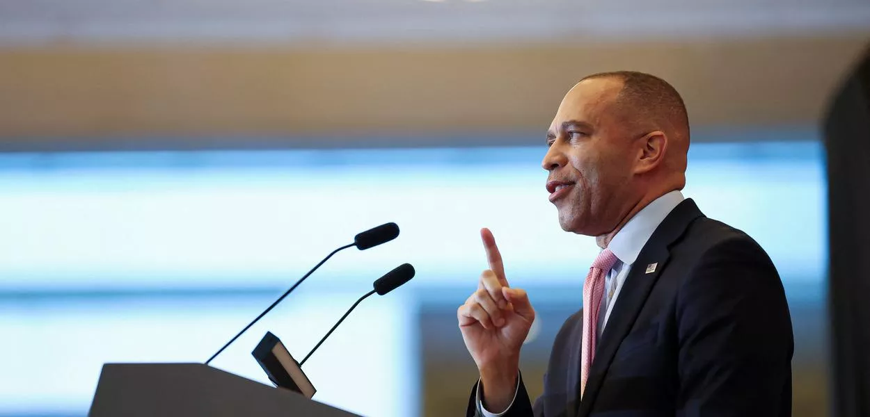 O líder democrata na Câmara, Hakeem Jeffries (NY) no Capitólio dos EUA, em Washington
16 de dezembro de 2025
REUTERS/Kevin Mohatt
