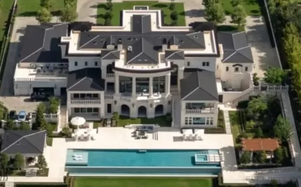 Pai de Vorcaro negocia venda de mansão milionária em Orlando