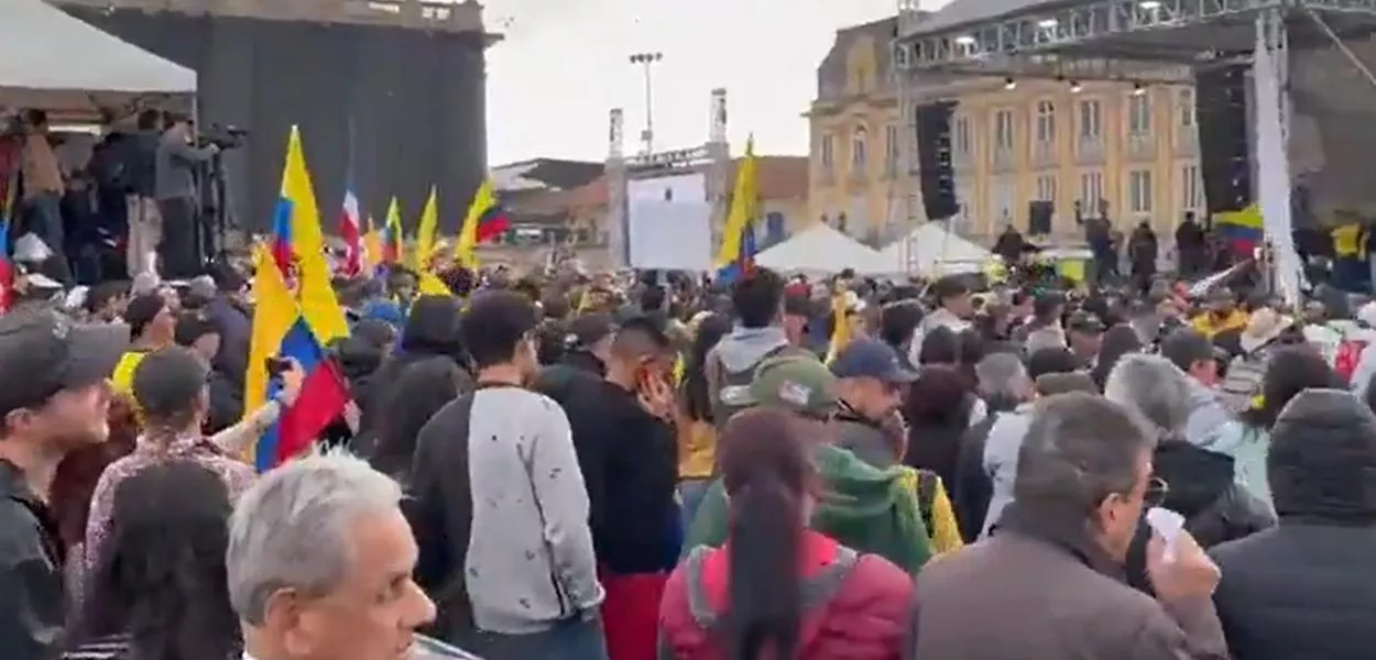 Manifestantes tomam as ruas da Colômbia e rejeitam agressões disparadas por Donald Trump