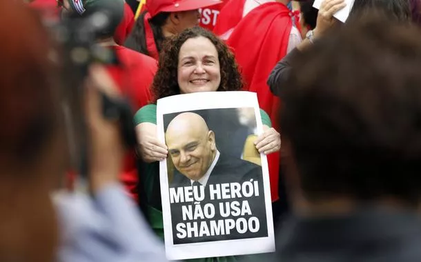 Brasília (DF) - 08/01/2026 - Manifestação durante a cerimônia relativa aos atos antidemocráticos de 8 de janeiro e assinatura do veto integral ao PL da Dosimetria, em frente ao Palácio do Planalto 