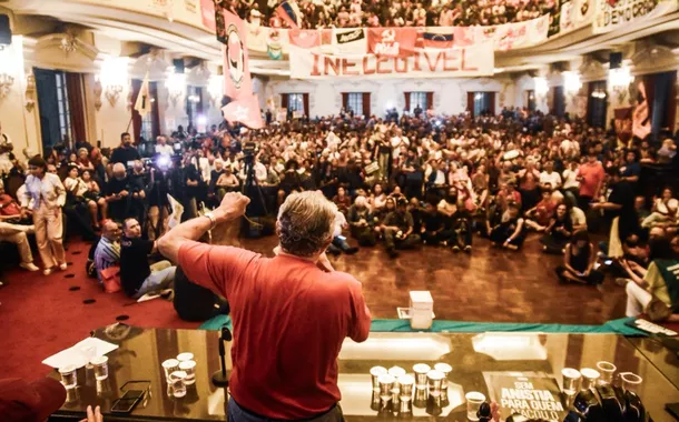 Ato político condena o golpismo no Brasil e intervenção dos EUA na América Latina 