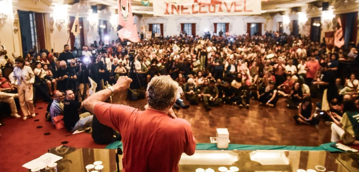 Ato político condena o golpismo no Brasil e intervenção dos EUA na América Latina