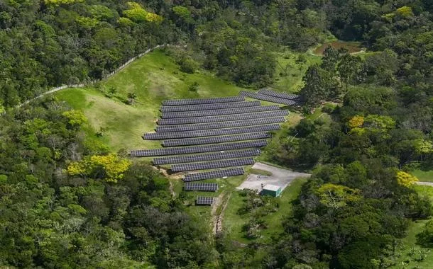 Fazenda solar no Sul compensa emissão de CO₂ equivalente a 2 mil árvores em menos de um ano