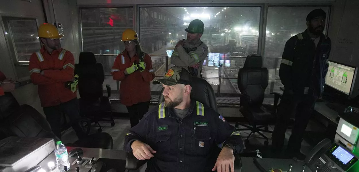 Funcionários Em fábrica de aço em Blytheville, Arkansas, EUA28 de março de 2025REUTERS/Karen Pulfer Focht