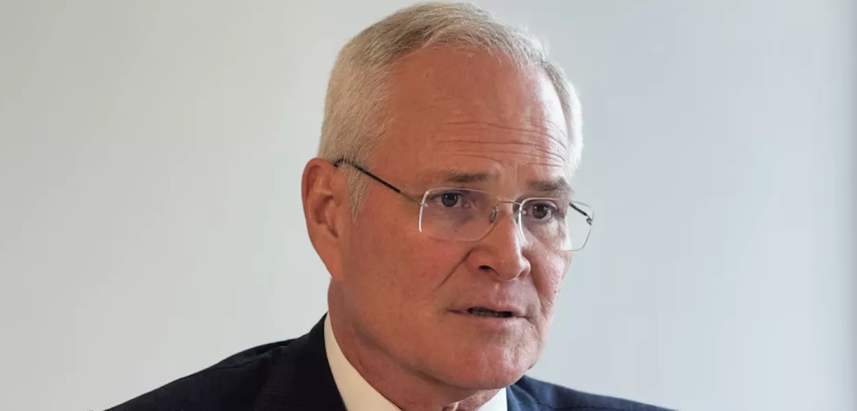 O CEO da Exxon Mobil, Darren Woods, participa de uma entrevista com a Reuters em São Paulo, em 7 de novembro de 2025.