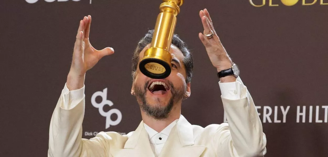 O ator Wagner Moura com Globo de Ouro de melhor ator de drama - 11/01/2026 