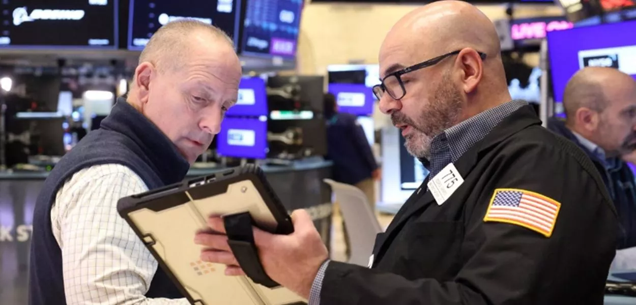 Operadores trabalham na bolsa de Nova York
7 de janeiro de 2026
