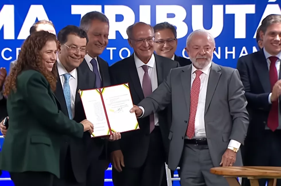 Lula sanciona lei do IBS e destaca momento histórico da reforma tributária