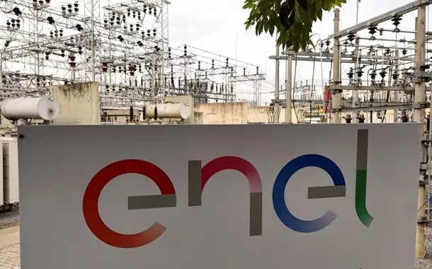 Logo da Enel em uma subestação em São Paulo - 26 de março de 2025