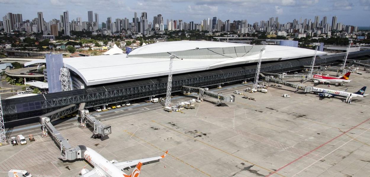Vilãs da inflação, passagens aéreas devem ficar ainda mais caras