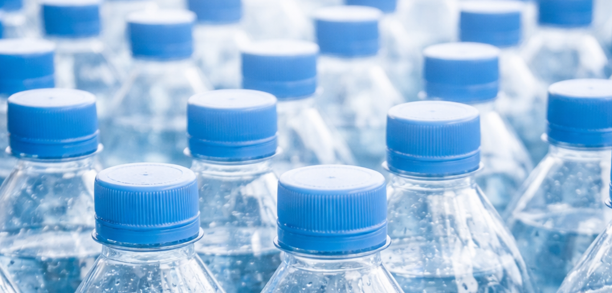 Anvisa proíbe lote de água Crystal por contaminação