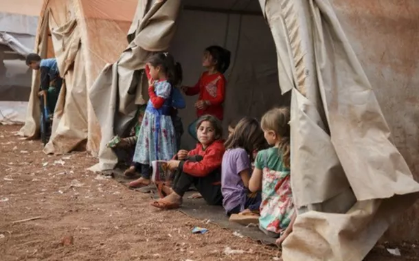 Unicef alerta que crianças que vivem em zonas de conflito em todo o mundo continuam sofrendo com a pobreza extrema