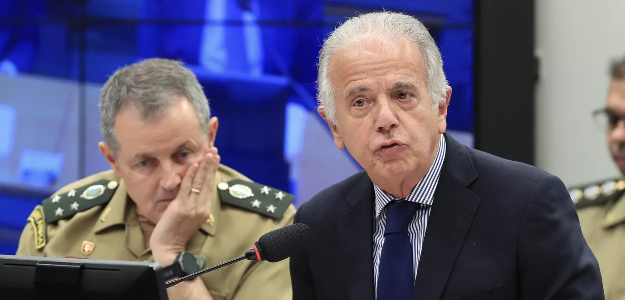 Brasília (DF) - 17/04/2024 - Comissão de Relações Exteriores e de Defesa Nacional da Câmara ouve o Ministro da Defesa, José Múcio, comandantes da Marinha, almirante Marcos Sampaio Olsen, do Exército, general Tomás Paiva, e da Aeronáutica, tenente-brigadeiro do ar Marcelo Damasceno