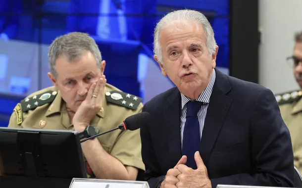 Brasília (DF) - 17/04/2024 - Comissão de Relações Exteriores e de Defesa Nacional da Câmara ouve o Ministro da Defesa, José Múcio, comandantes da Marinha, almirante Marcos Sampaio Olsen, do Exército, general Tomás Paiva, e da Aeronáutica, tenente-brigadeiro do ar Marcelo Damasceno