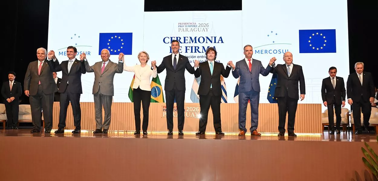 O Ministro Mauro Vieira participa da cerimônia de assinatura do acordo MERCOSUL- União Europeia