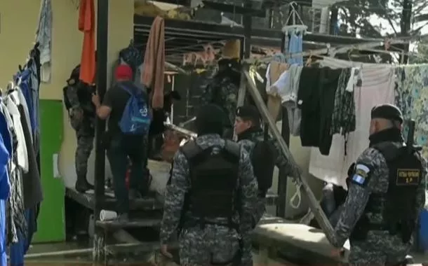 Violência explode na Guatemala: rebeliões simultâneas e dezenas de funcionários do sistema carcerário como reféns