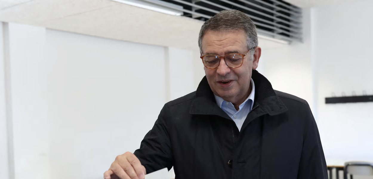 Socialista e ultradireitista avançam ao 2º turno na eleio presidencial em Portugal
