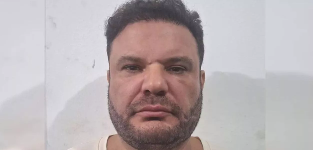 O autor dos disparos, identificado como Carlos Alberto Azevedo Silva Filho, de 44 anos, foi preso em flagrante